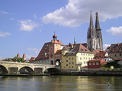 Stone Bridge and Cathedral Regensburg (commons.wikimedia.org) 